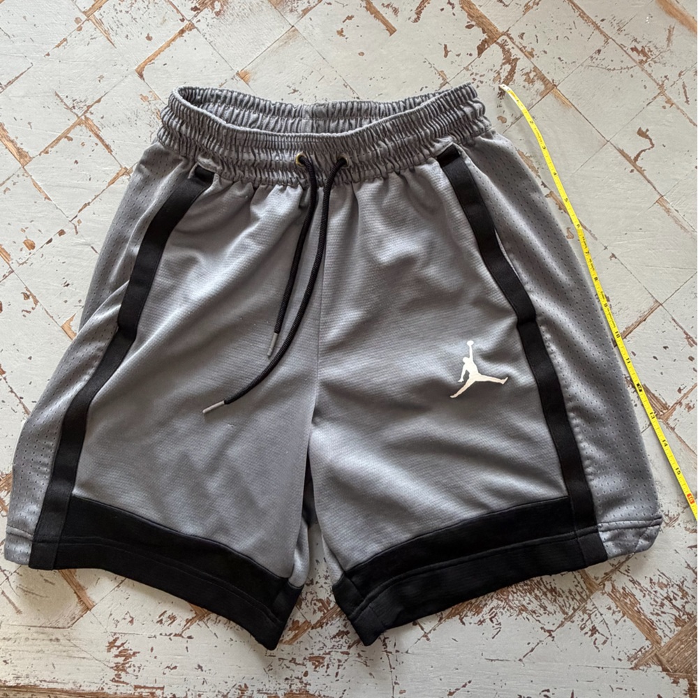 Jordan Men’s Medium Gray and Black Athletic Shorts Basketball